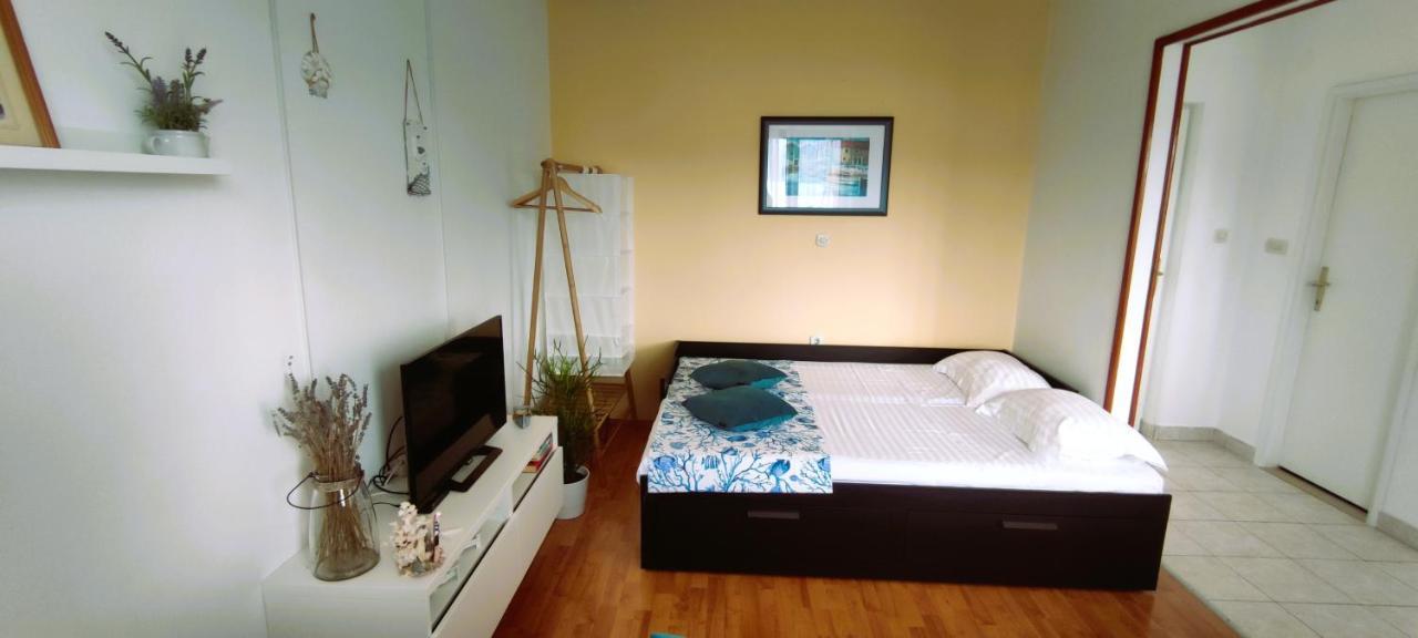 Apartments Senka Viganj Exterior photo